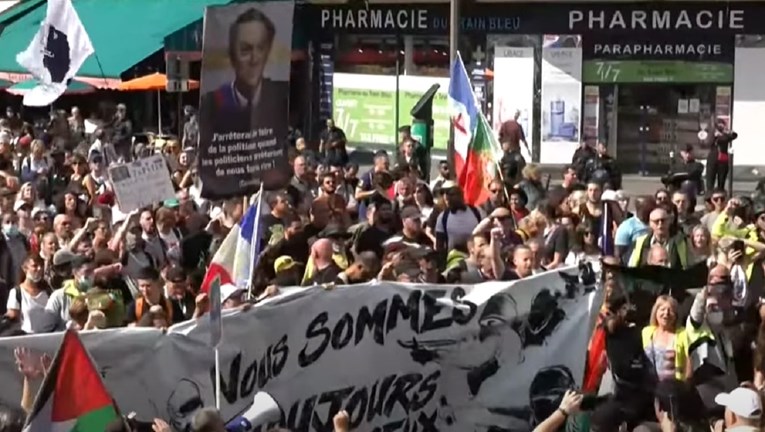 Deseci tisuća Francuza i danas protiv covid-potvrda, ali broj prosvjednika sve manji