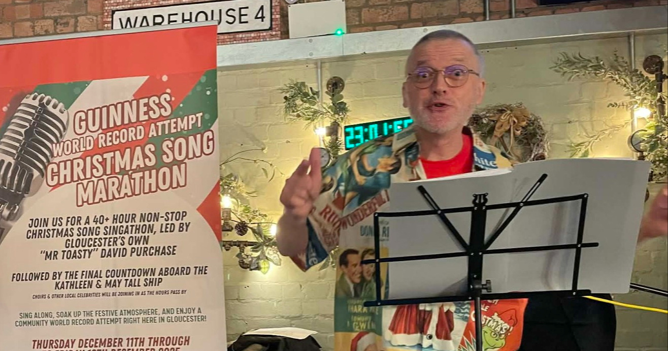 Britanac srušio Guinnessov rekord: Pjevao je božićne pjesme 42 sata u komadu