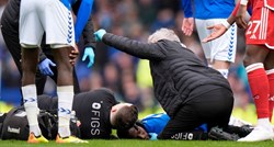 Igrač Evertona pao u nesvijest. Muk na stadionu, igrači se od šoka hvatali za glavu