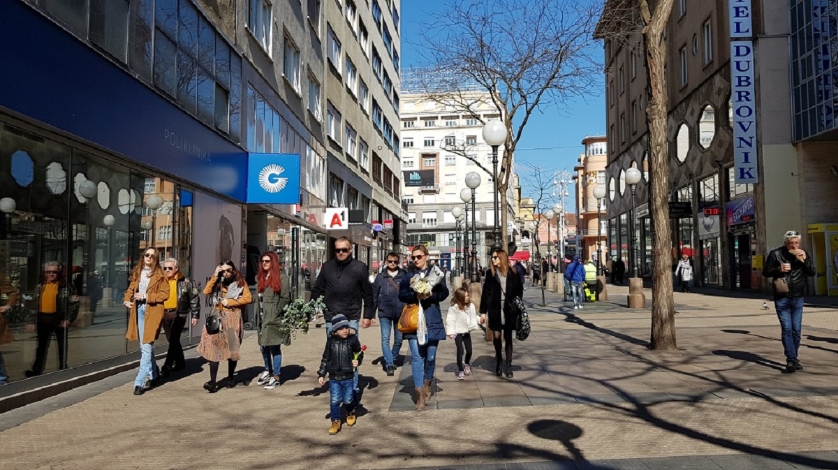 Prekrasan dan u Zagrebu. Sunce je, grad pun ljudi
