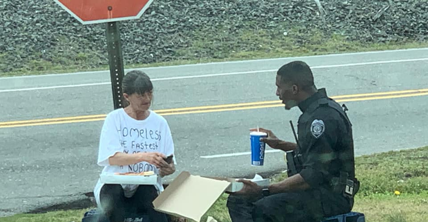 Policajac uočio beskućnicu pa kupio pizzu i ručao s njom na travi