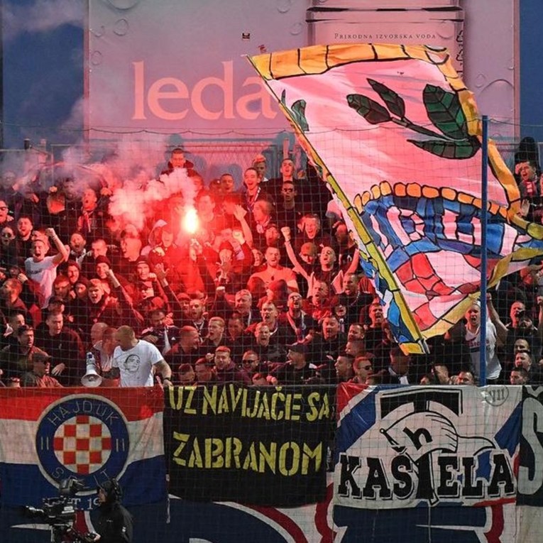 Pogledajte kako je Torcida ispratila igrače Hajduka nakon remija u Varaždinu