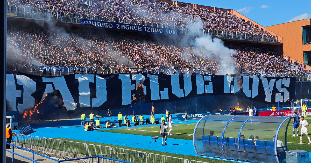 Bad Blue Boysi ponovno zapalili vlastiti transparent na derbiju s Hajdukom