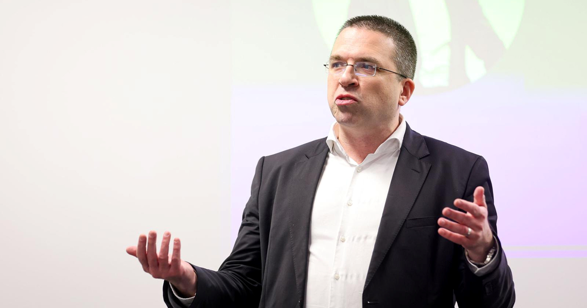 HDZ-ov eurozastupnik: Ako se muslimani ne urazume, dobit će puno gore rješenje