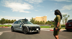 Uber predstavio svoj robotaxi i otkrio kada stižu autonomna vozila