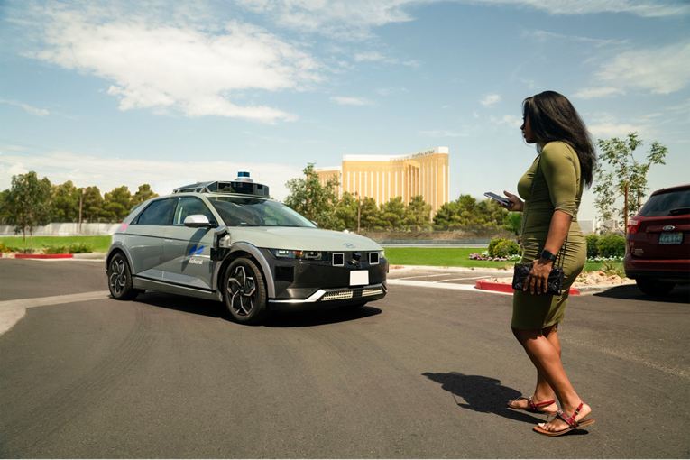 Uber predstavio svoj robotaxi i otkrio kada stižu autonomna vozila