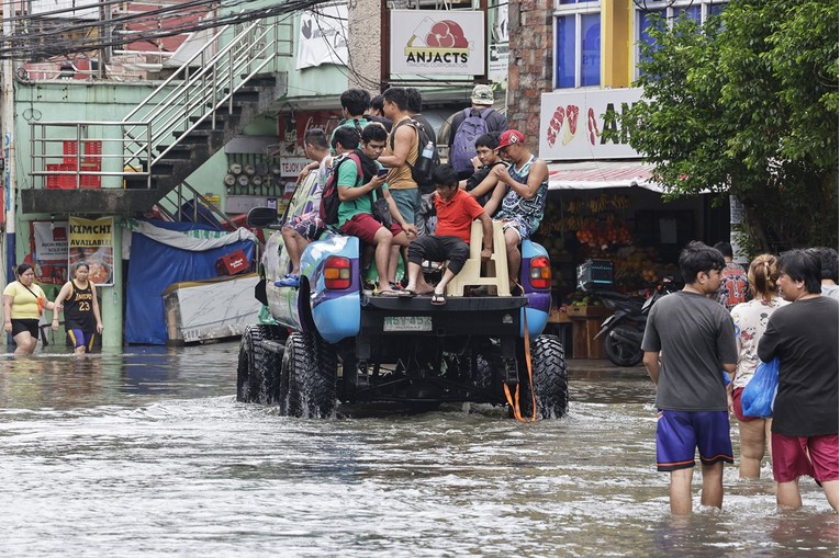 Poplave nakon monsuna i ciklona na Filipinima, najmanje 23 mrtvih