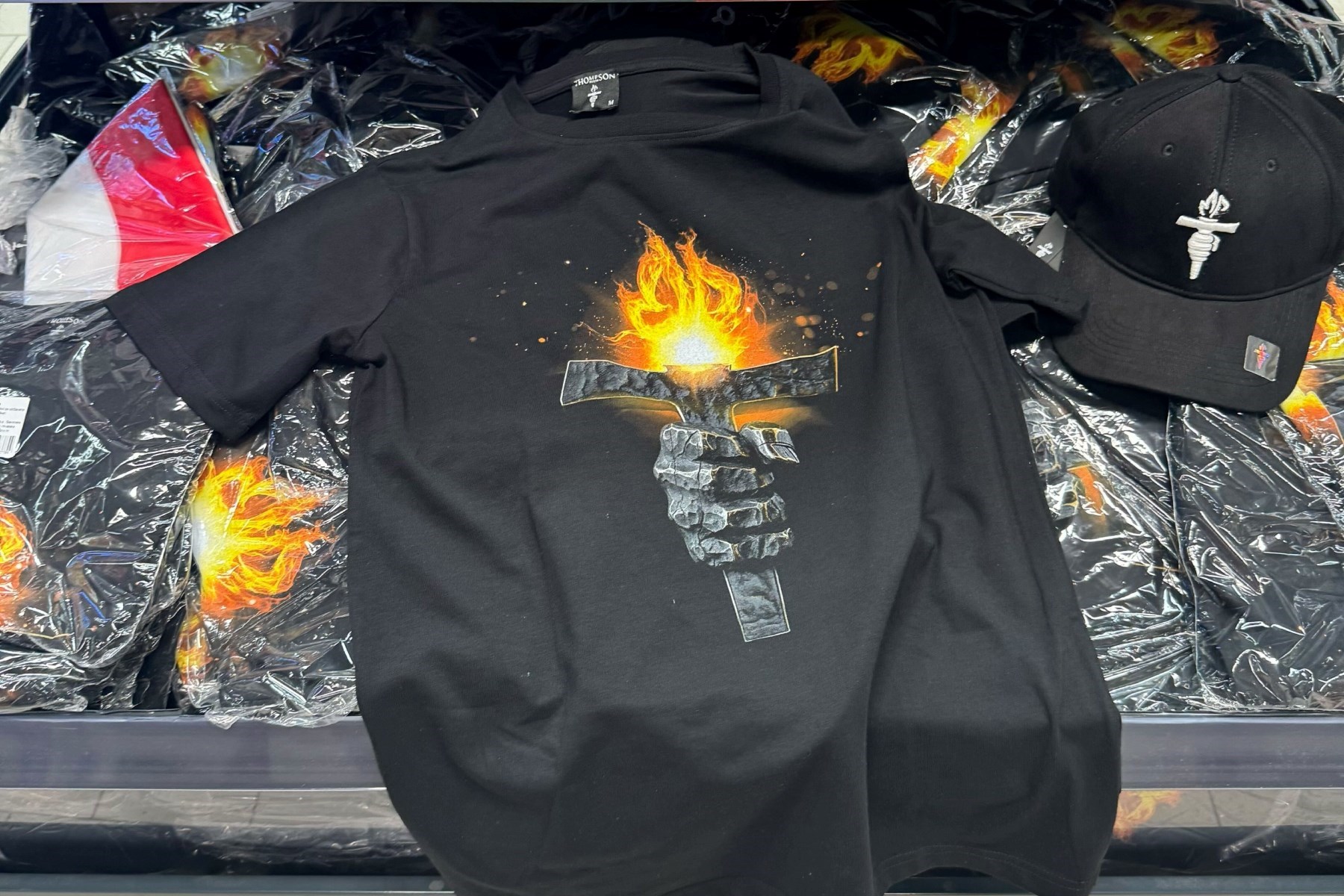 Uoči velikog koncerta: Thompsonov merch iznenada se pojavio u Kauflandu