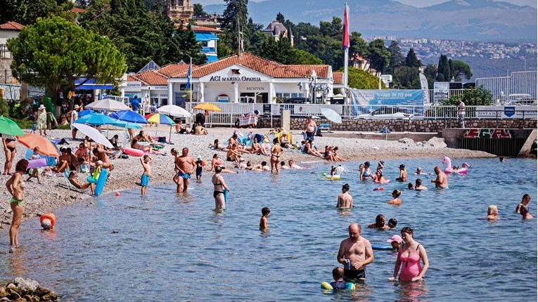 Smanjeno onečišćenje na plaži u Ičićima, ali kupanje i dalje zabranjeno