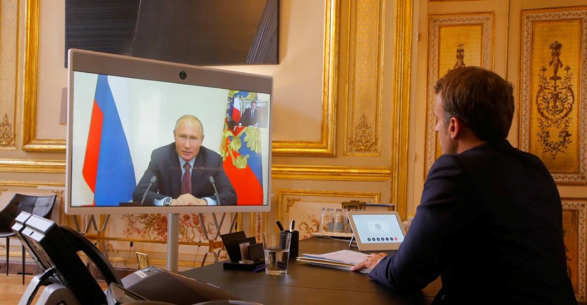 Macron gotovo dva sata pričao s Putinom, upozorio ga da ne eskalira