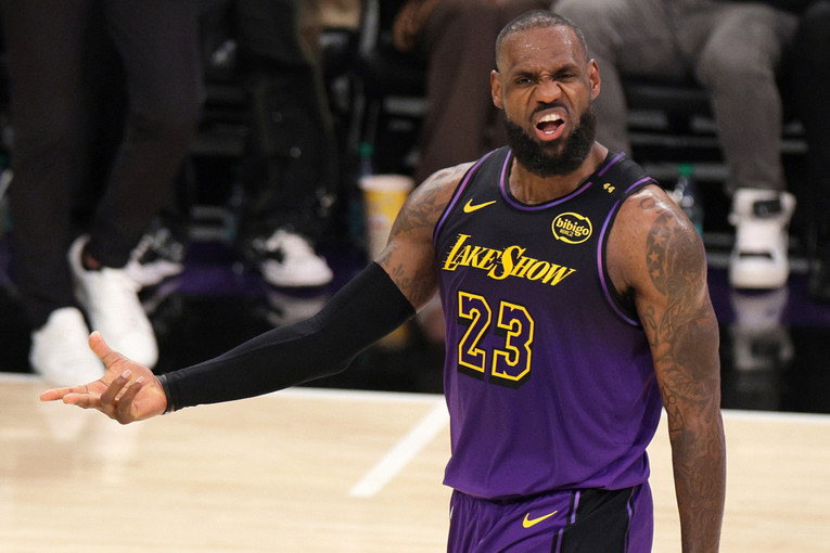 Nevjerojatni LeBron sam vuče Lakerse bez Dončića protiv favorita 