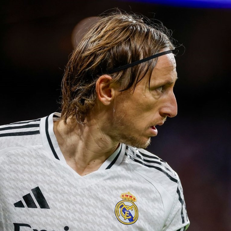 Realovi navijači spremili posebnu pjesmu Modriću za oproštaj. Ovo su riječi