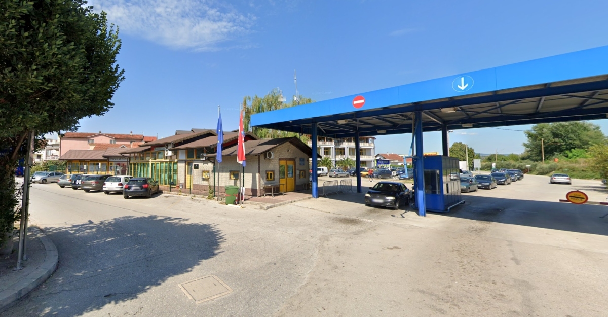 Pokušaj ubojstva kod Metkovića, čekićem izudarao mladiće jer mu je smetala muzika