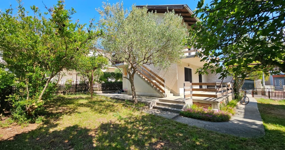 Kuća drugi red do mora kod Šibenika prodaje se za 255.000 €. Evo fotki