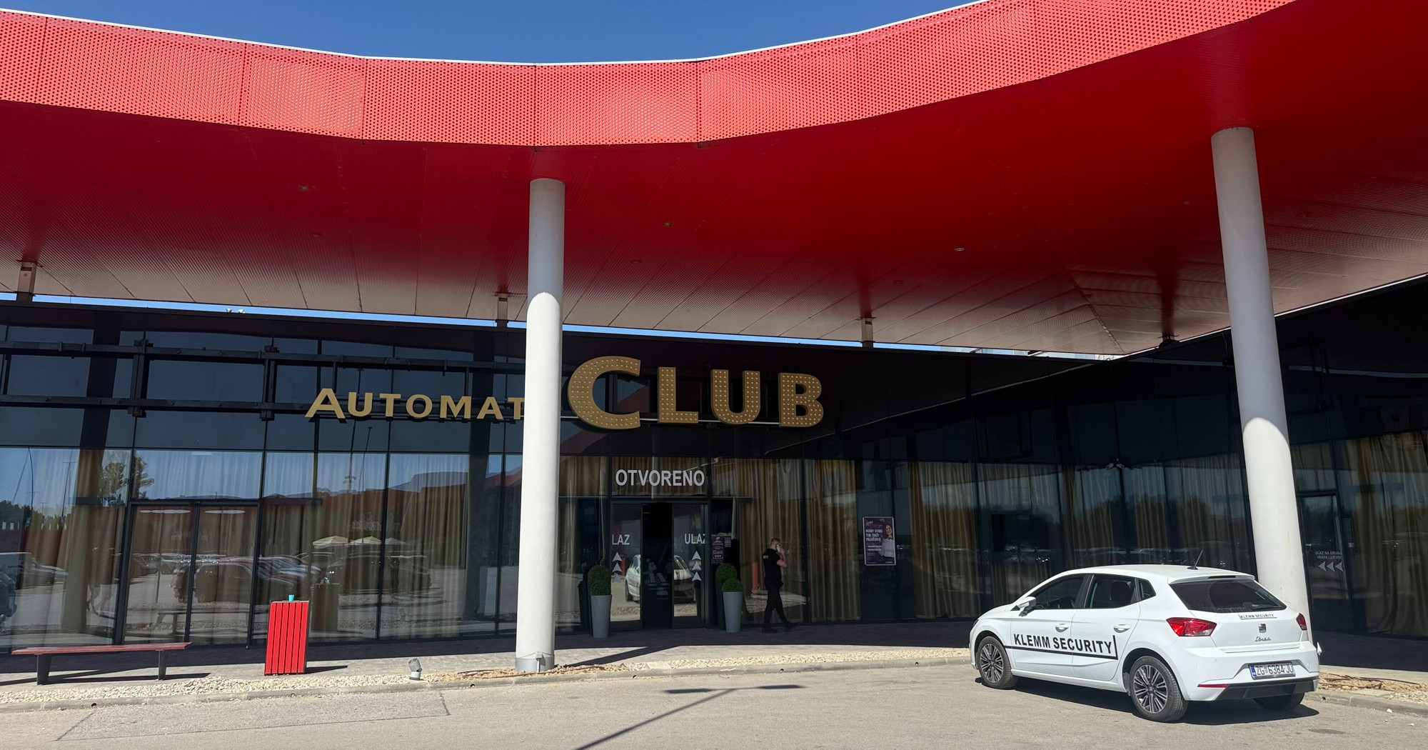 Opljačkan kofer s novcem u Supernovi u Zagrebu. Zaštitari pucali