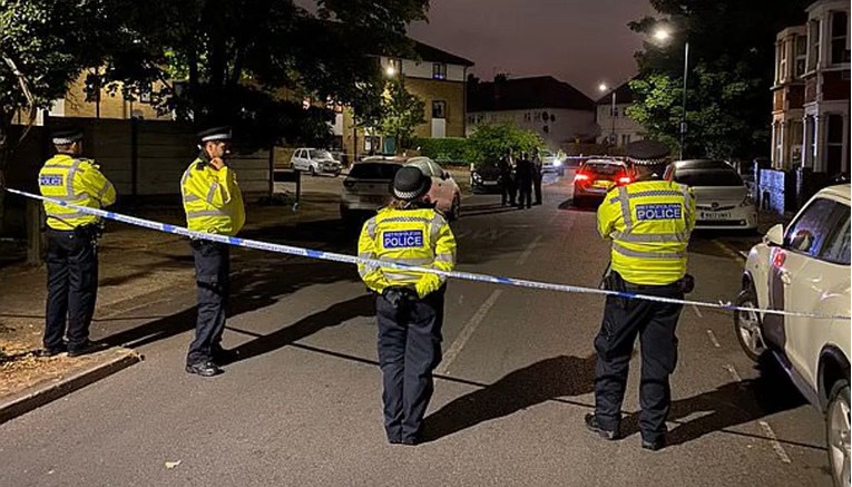 U Londonu upucane četiri osobe, među njima i dijete