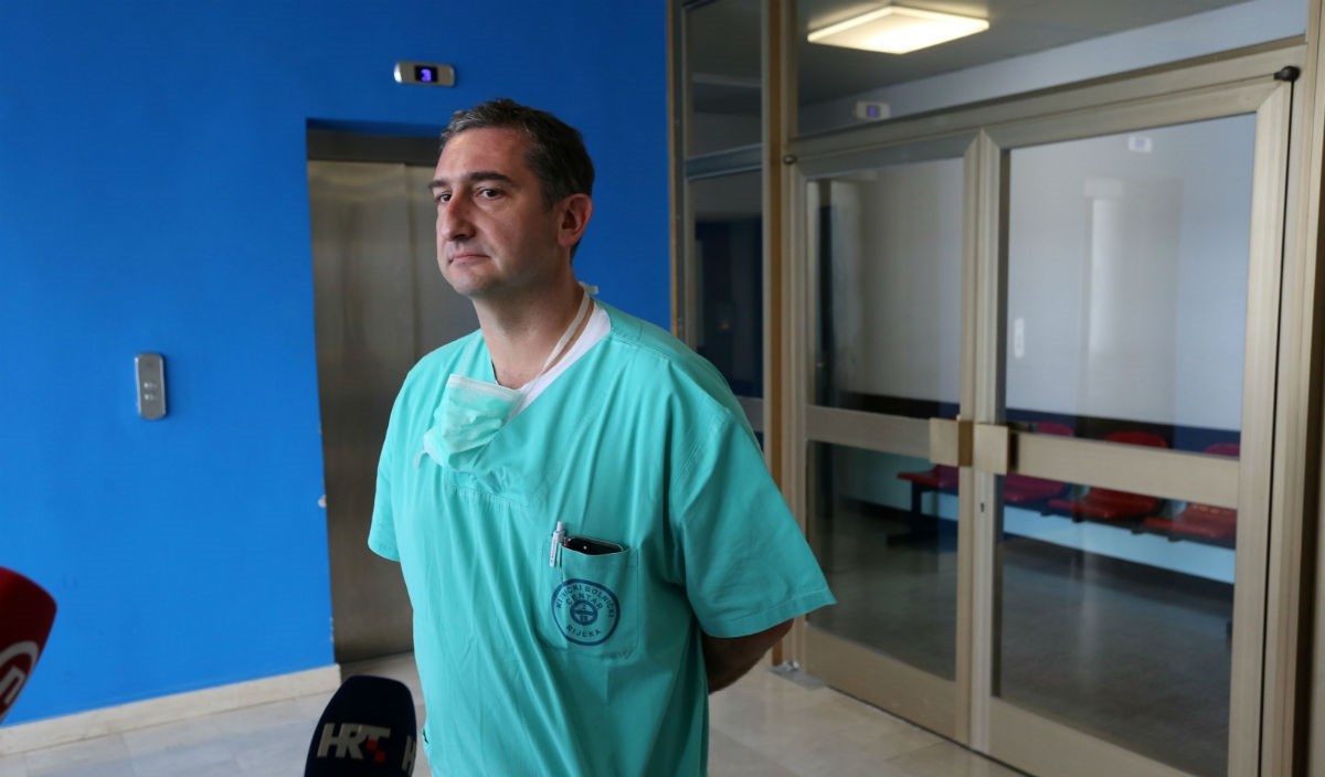 Migrant kojeg je policajac upucao operiran četvrti put. Ima teške ozljede