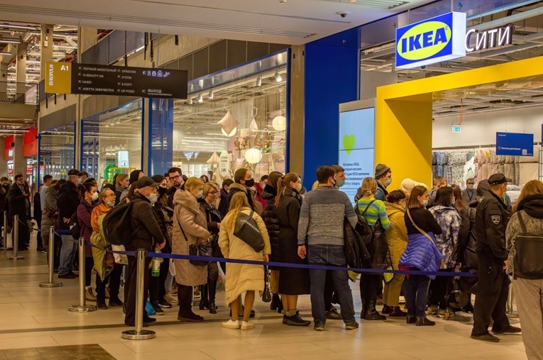 Rusi stvorili ogromne gužve ispred dućana nakon odluke da im se zatvara IKEA