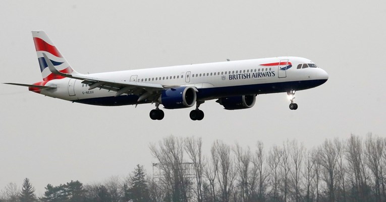 Stjuard gol i nadrogiran plesao u zahodu na letu iz San Francisca za London