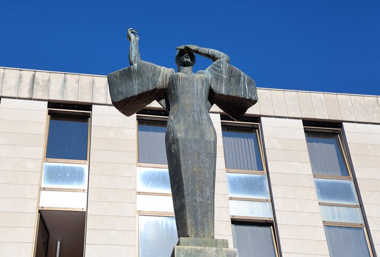 Žena u Dalmaciji iskoristila bolesnog muškarca, otela mu imovinu i dionice