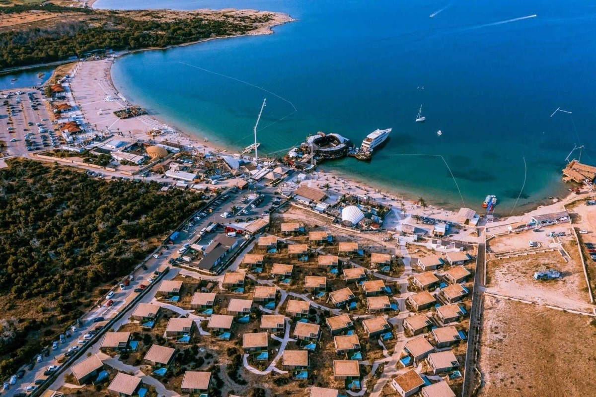 Zapečaćen resort na Pagu. Vlasnici: Radimo legalno, imamo dokumente. Uništit će nas