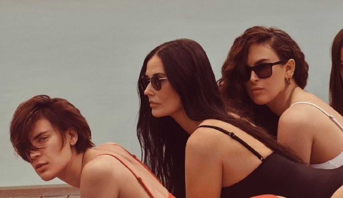 Demi Moore pokrenula kampanju kupaćih kostima s tri kćeri
