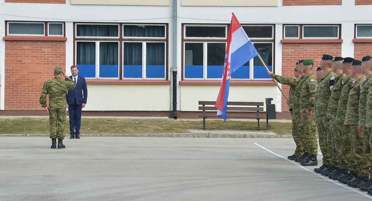 Banožić se u Karlovcu susreo s vojnicima prije njihovog odlaska u Mađarsku