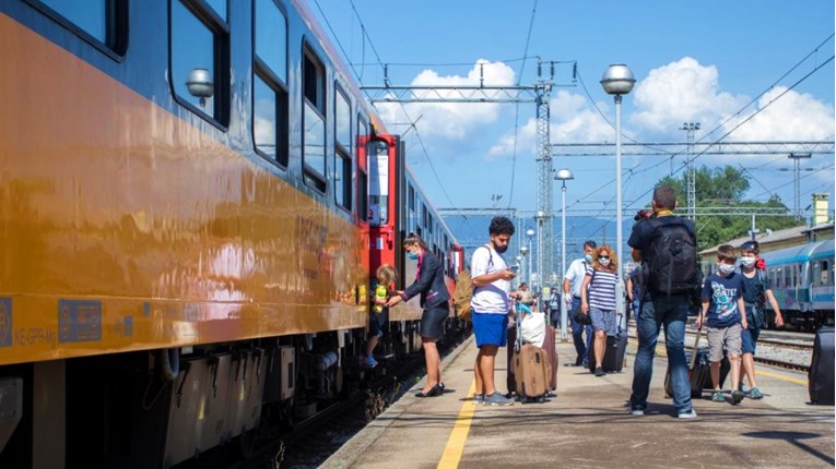 VIDEO U Rijeku stigao prvi turistički vlak: "Bilo je veselo, pilo se, pjevalo se"