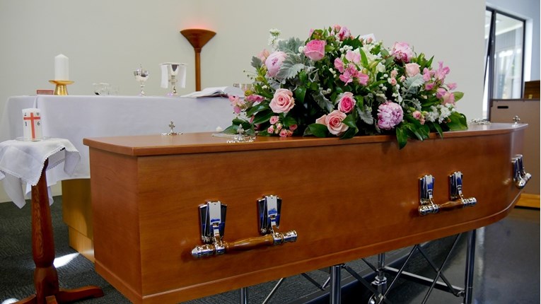 Žena u SAD-u proglašena mrtvom. Radnici tvrtke za pogrebe kasnije shvatili da diše