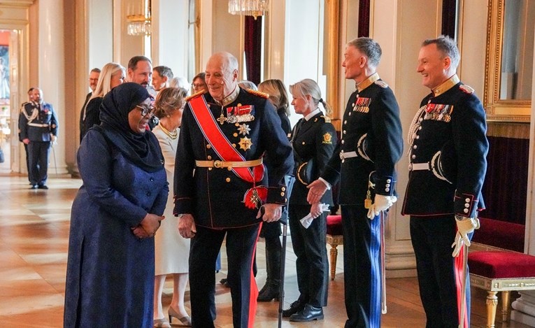 Norveškom kralju u Maleziji ugrađen privremeni pacemaker. Pozlilo mu na odmoru