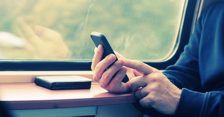 Željeznička tvrtka moli putnike da prestanu gledati porniće dok su u vlaku