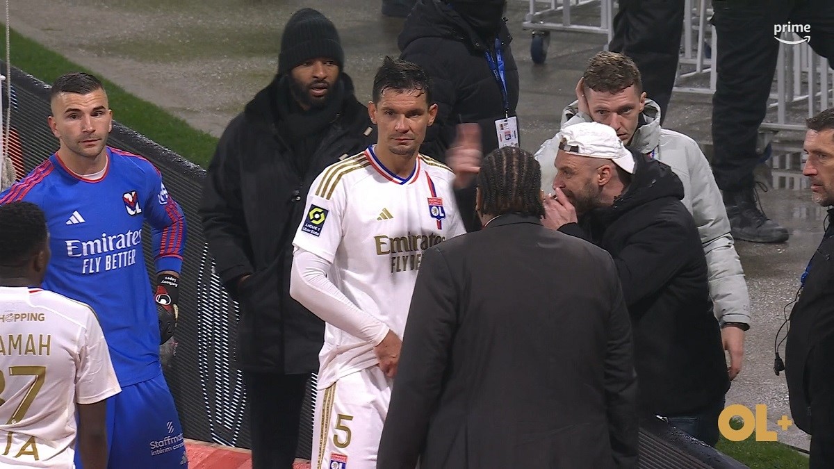 Lovren je L'Equipeu najgori na utakmici. Navijači ga zvali na raport