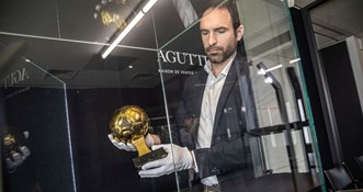 Maradonina Zlatna lopta pojavila se na aukciji. Njegovi nasljednici spremaju tužbu