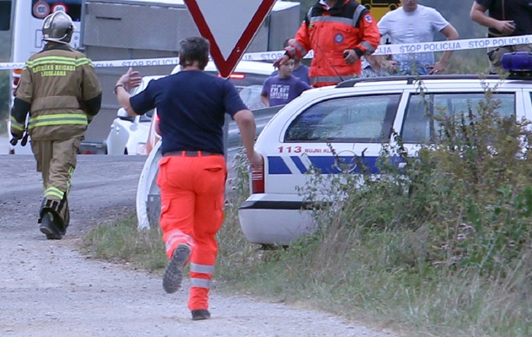 Teška nesreća u Sloveniji, poginuli otac i djeca