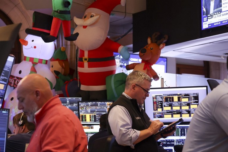 Svjetske burze lani snažno rasle, dolar snažno oslabio