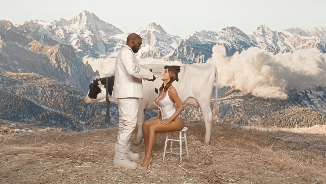 Bianca Censori muze kravu u tangama za bizarni spot Kanyea Westa