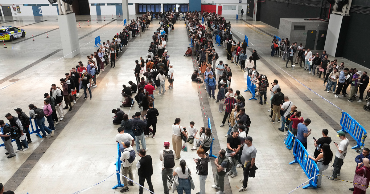 Migranti čekaju u dugim redovima u Španjolskoj. Dobili priliku legalizirati svoj status