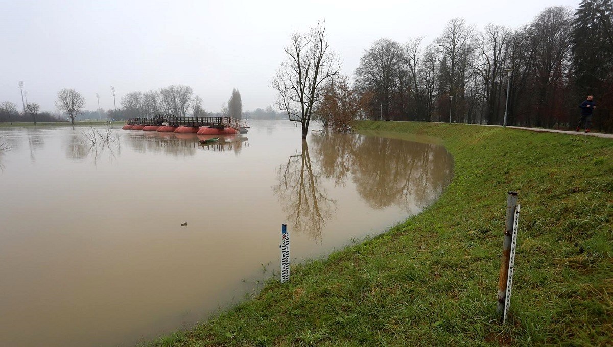 Korana je pod izvanrednim mjerama obrane od poplave, Kupa nije