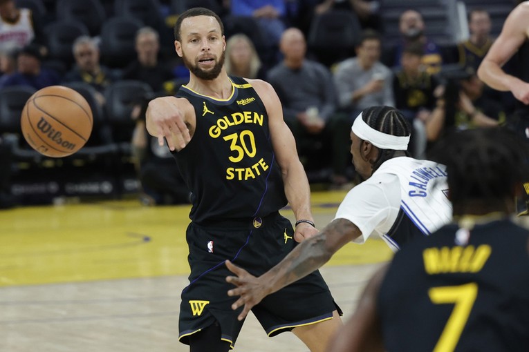 Stephen Curry promijenio sponzora. Zaradit će više od milijardu dolara?