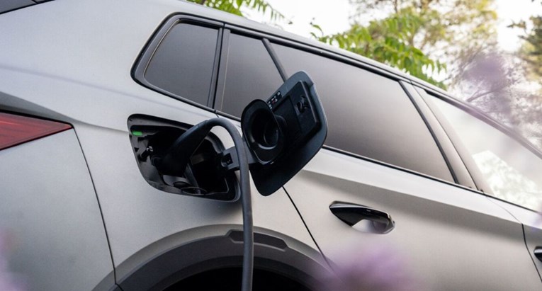Sve češća pojava: Krađa kabela za punjenje na punionicama za električne automobile