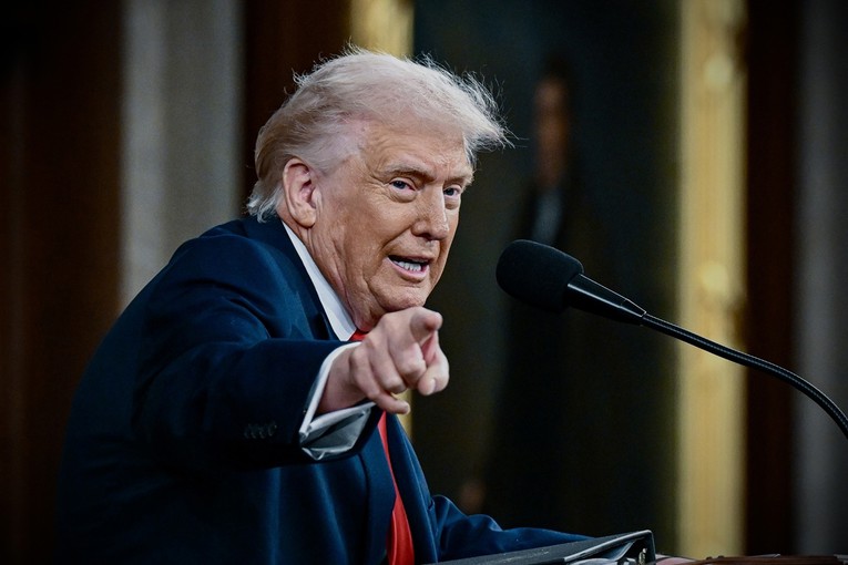 Trump: Sutra potpisujemo sporazum, otvara se Hormuz za sve. Kasnije ulazimo u Iran