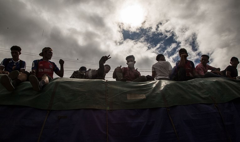Tisuće migranata iz Hondurasa ušle u Gvatemalu, kreću se prema SAD-u