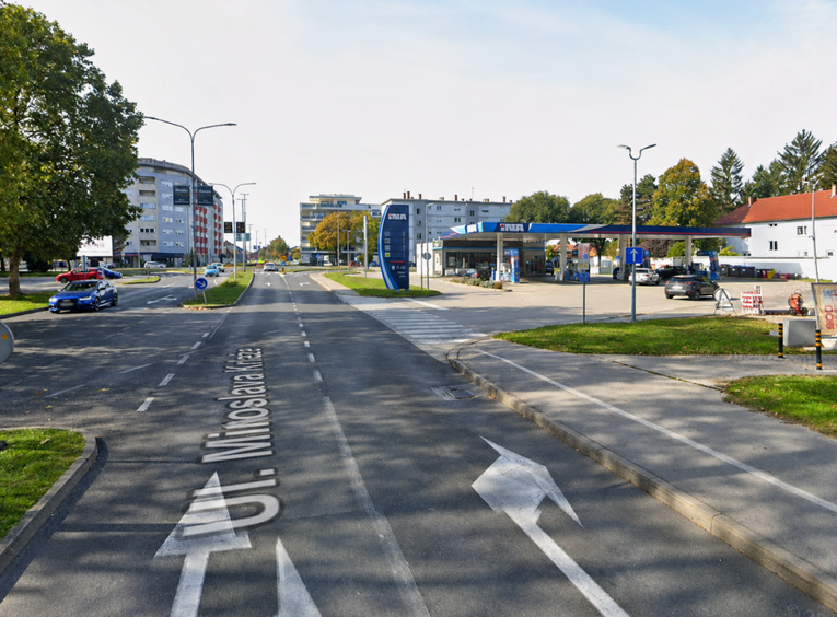 Mlada vozačica s 2.29 promila autom demolirala benzinsku pumpu