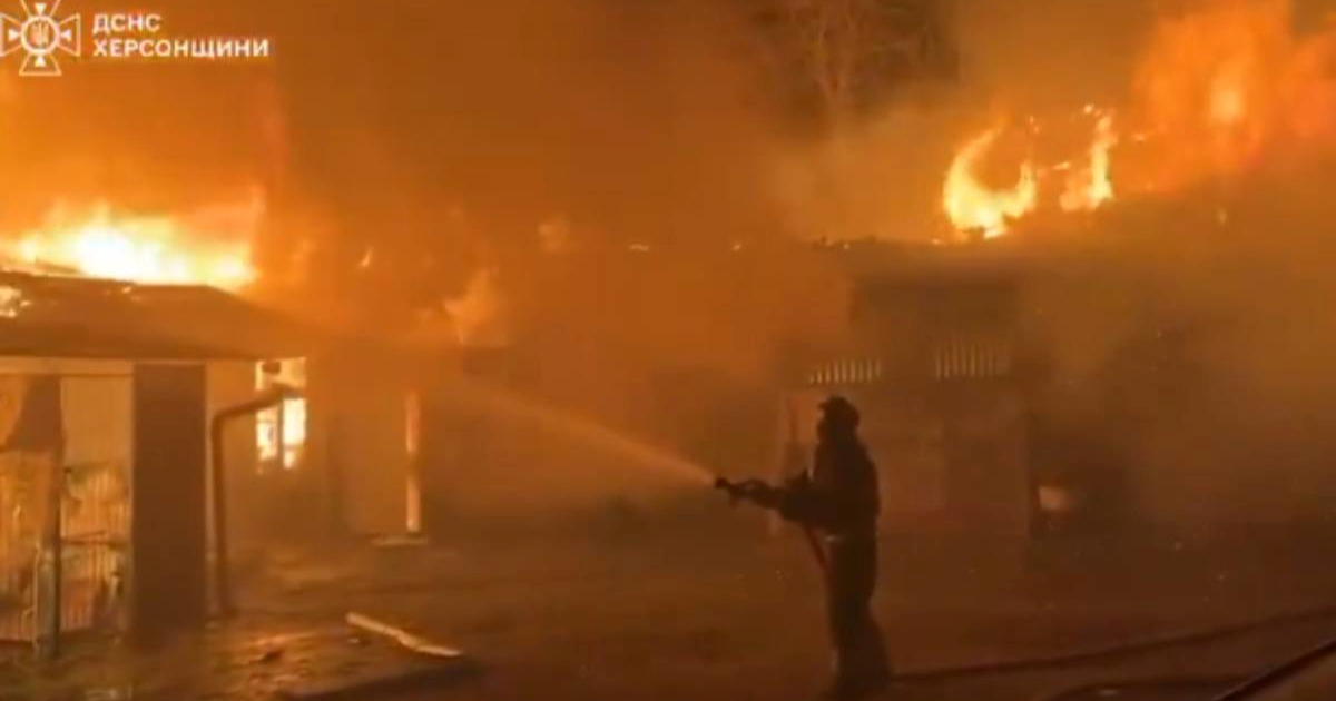 Snažan napad dronovima na ukrajinsku Odesu. Pogođena zgrada, jedna osoba mrtva