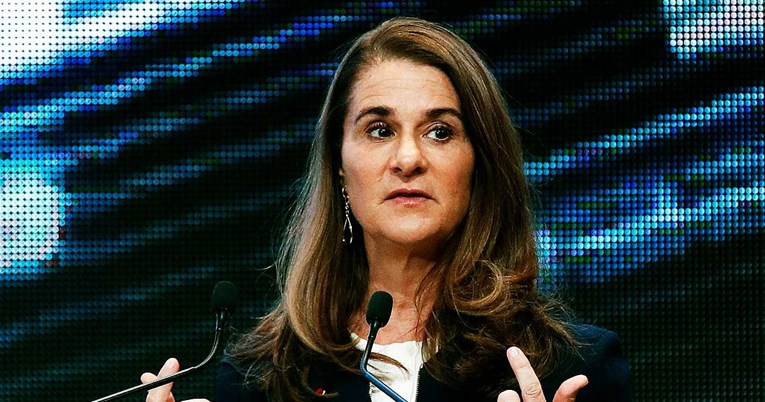 QAnonove teorije o razvodu Gatesovih: "Melinda Gates je zapravo muško"