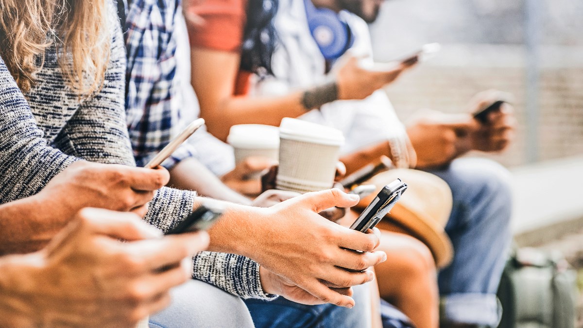Analiza: Gotovo polovica tinejdžera osjeća ovisnost o društvenim mrežama