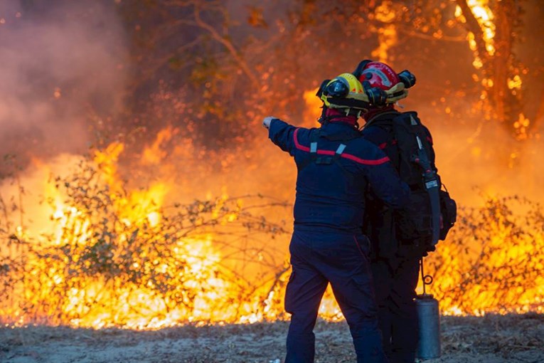 Vatrogasci napokon izlaze na kraj s vatrom u Francuskoj. Posljedice požara su strašne