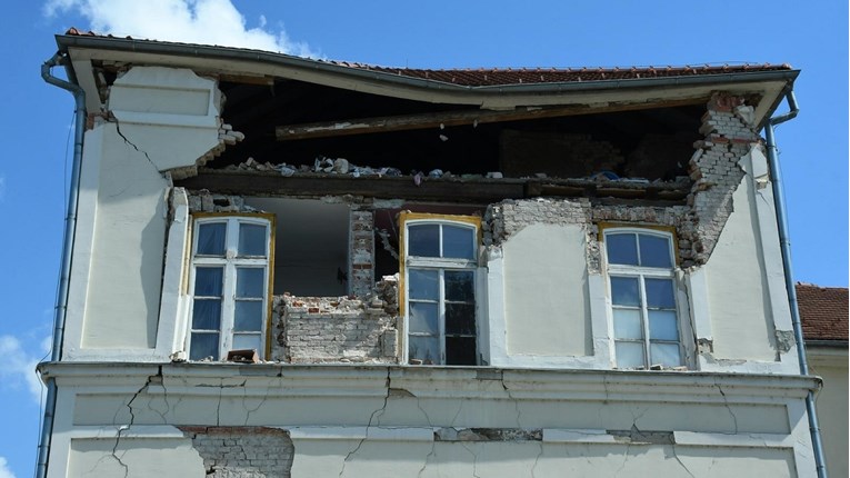 Počeli radovi na teško oštećenom željezničkom kolodvoru u Sisku