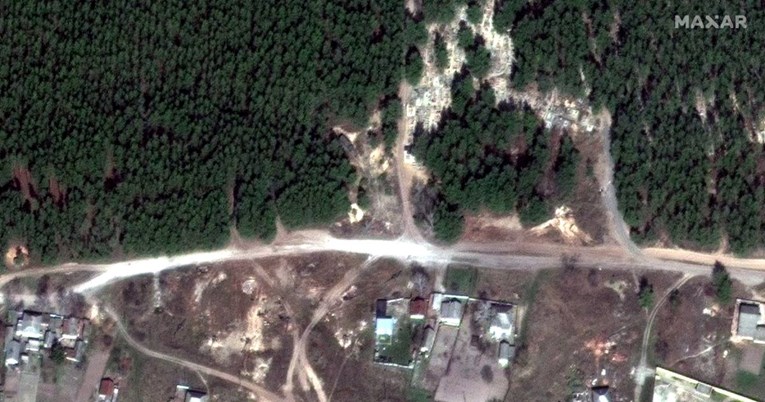 FOTO Objavljene satelitske snimke masovne grobnice u oslobođenom Izjumu