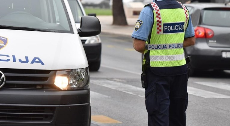 Policajac u Poreču na zebri autom udario ženu